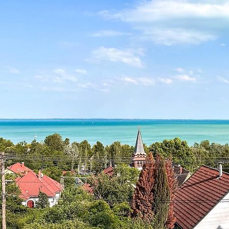 Belvarosi Haz Gyoenyoeru Panoramaval Balatonalmadi Exterior photo