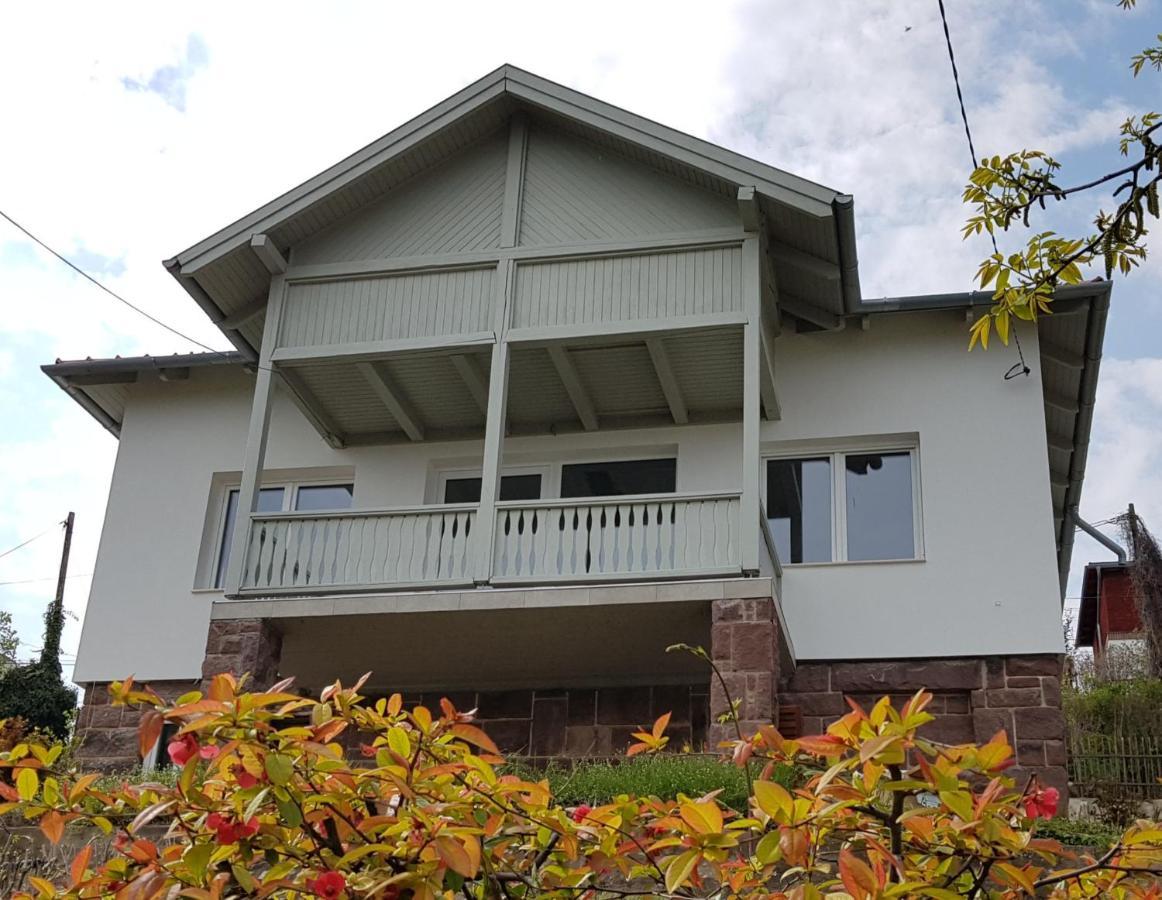 Belvarosi Haz Gyoenyoeru Panoramaval Balatonalmadi Exterior photo