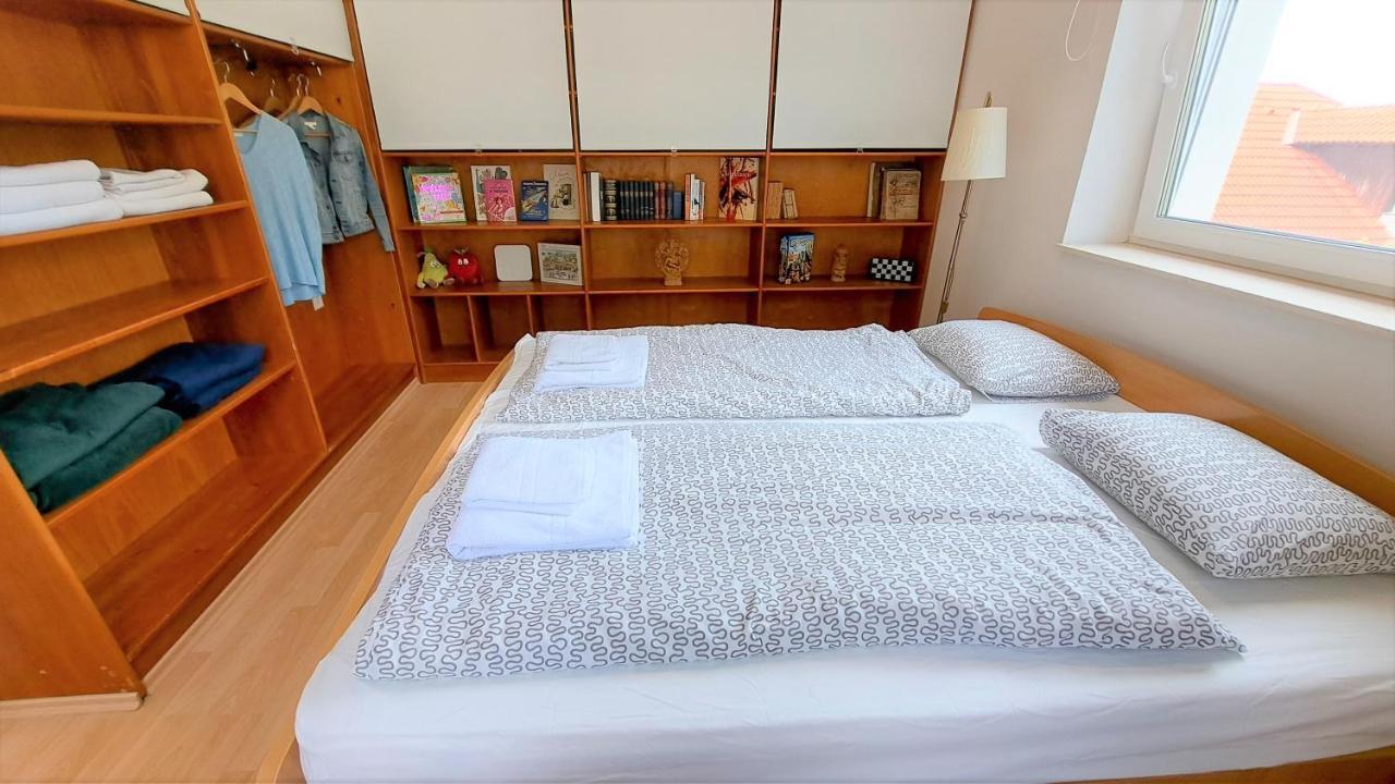 Belvarosi Haz Gyoenyoeru Panoramaval Balatonalmadi Exterior photo